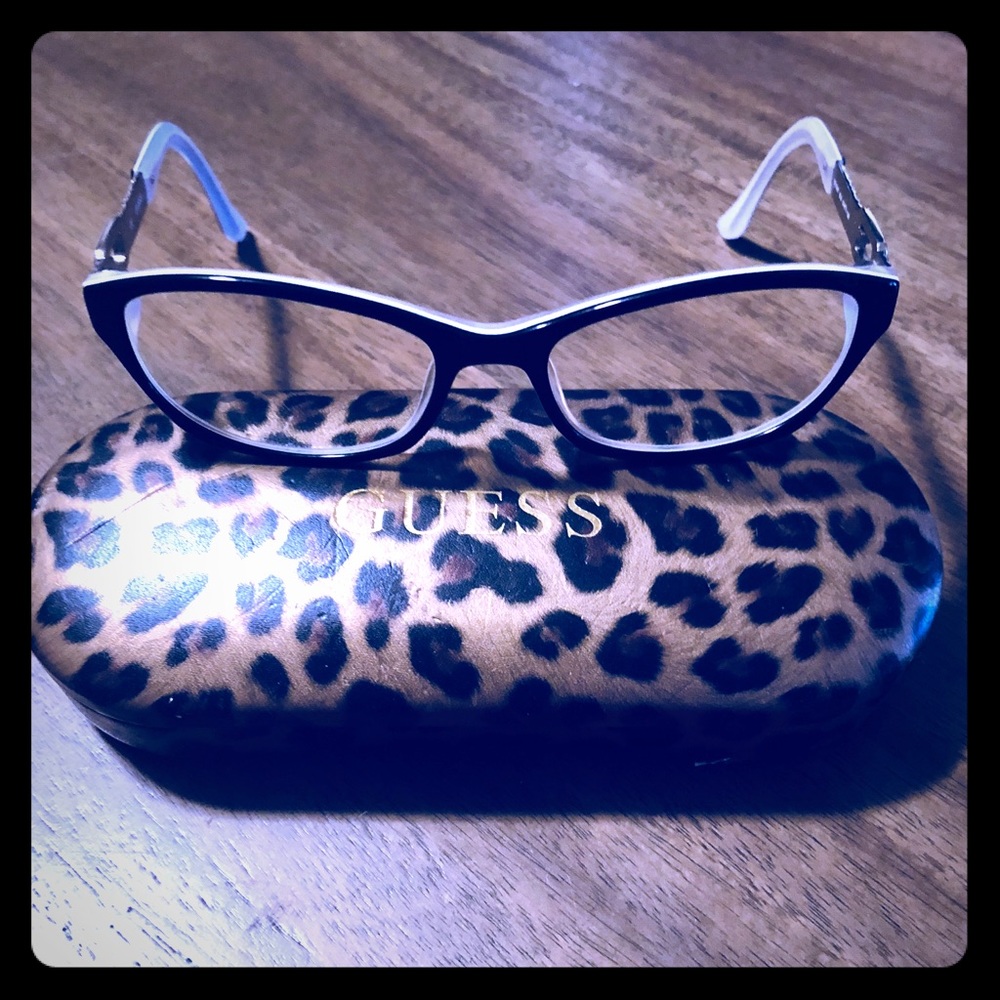 GUESS Fashion Readers